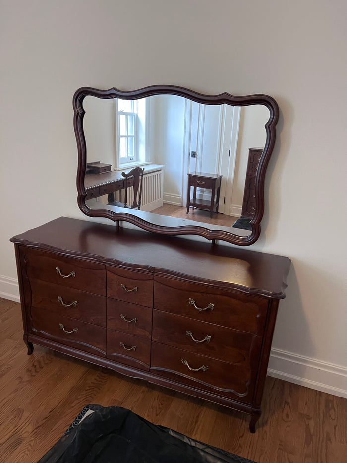 "Knechtel Quality Furniture" Dresser w/Mirror