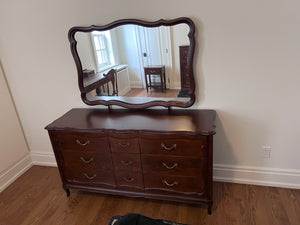 "Knechtel Quality Furniture" Dresser w/Mirror