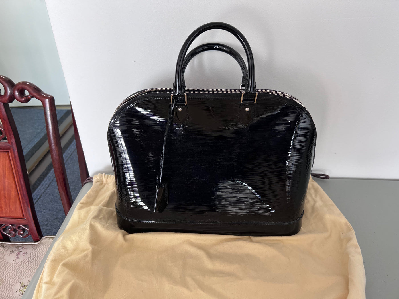 Louis Vuitton Black Electric Epi Leather Alma PM – Sell My Stuff Canada -  Canada's Content and Estate Sale Specialists