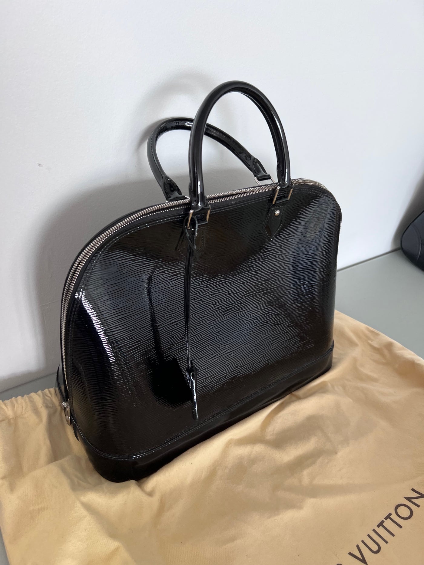 Louis Vuitton Black Electric Epi Leather Alma PM – Sell My Stuff Canada -  Canada's Content and Estate Sale Specialists