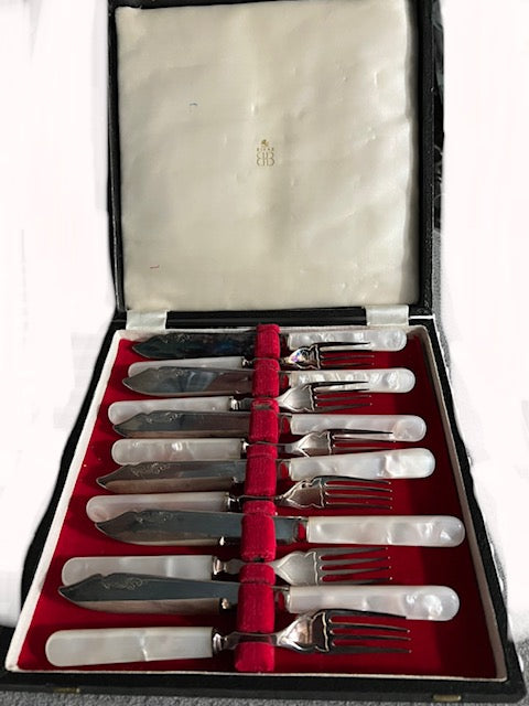 VINTAGE 6 Fish Knives With Mother of Pearl Handles For the Hors d